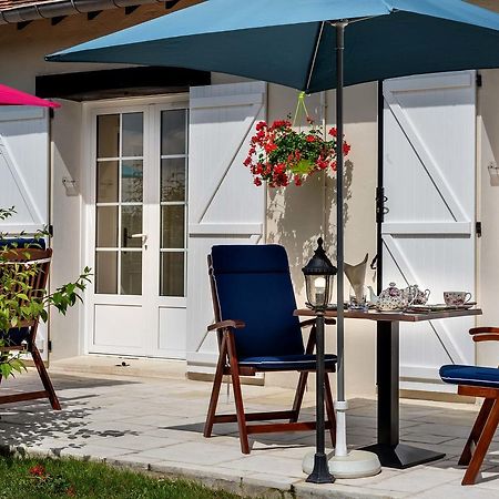 Bed and Breakfast Domaine Du Bois Des Anges Germigny-l'Eveque Екстер'єр фото