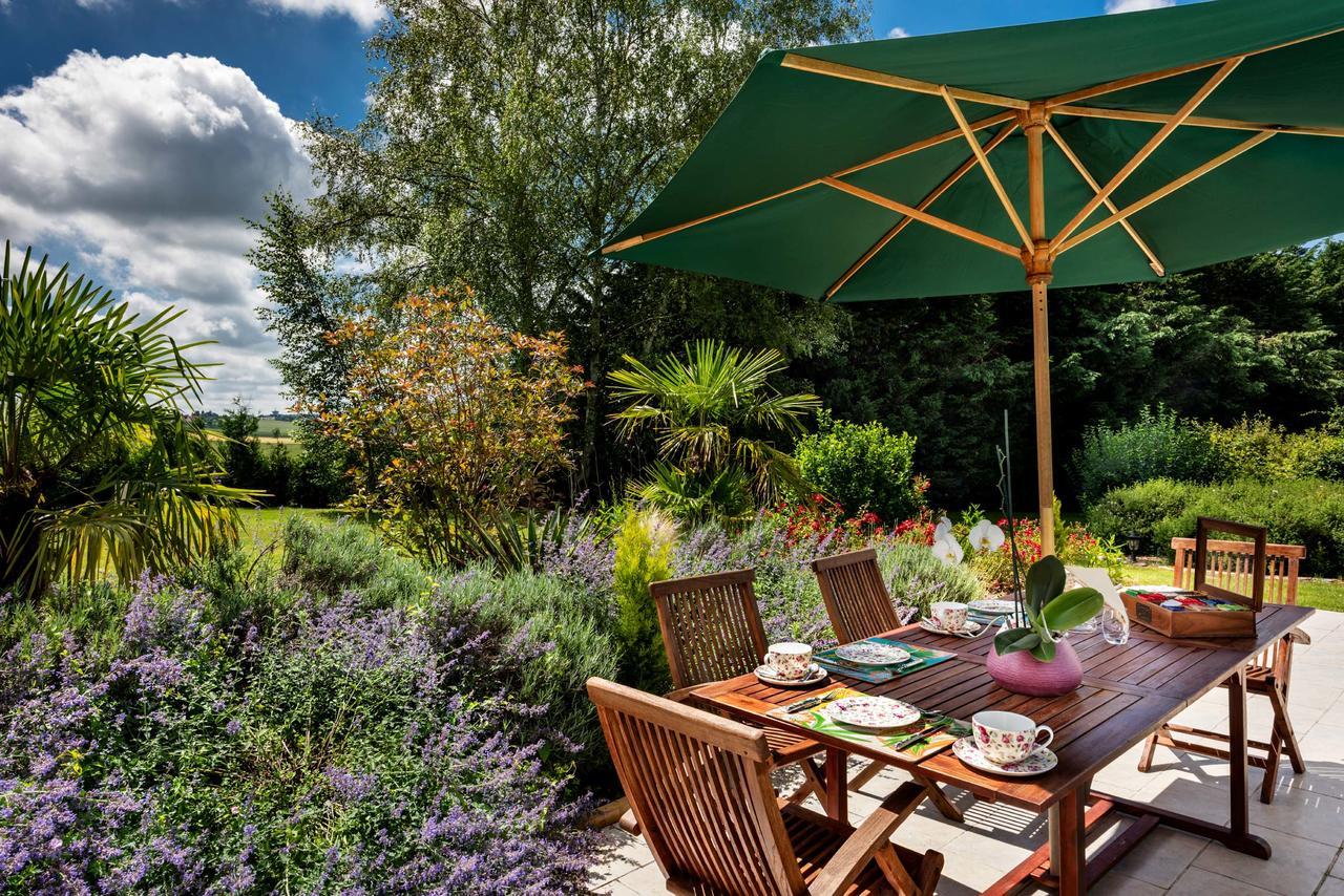 Bed and Breakfast Domaine Du Bois Des Anges Germigny-l'Eveque Екстер'єр фото